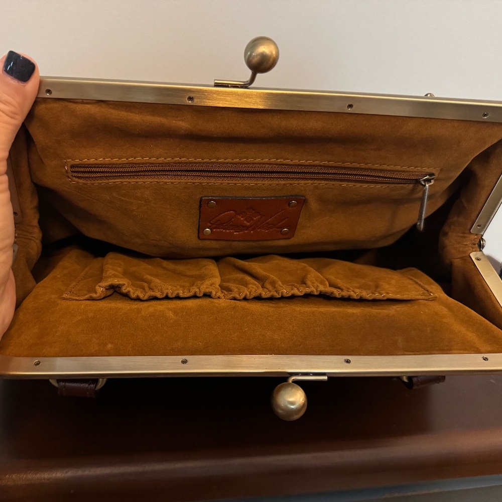 NWT: Patricia Nash two toned adjustable strap crossbody - Picture 4 of 4